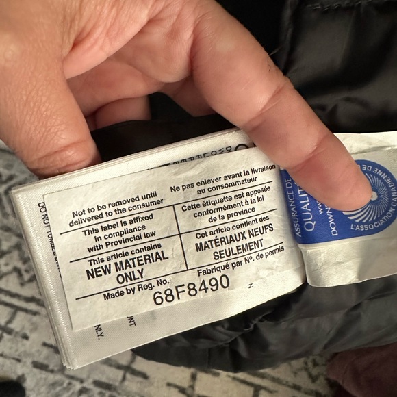 Canada Goose Kensington Jacket - Lightly used, no wear and tear! - Picture 11 of 16